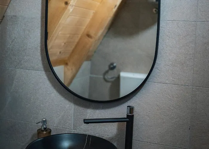 木屋 House former Sunan airport